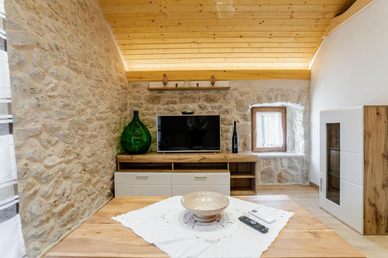 Patakun Holiday Home For 5, With Heated Pool Lecevica Luaran gambar