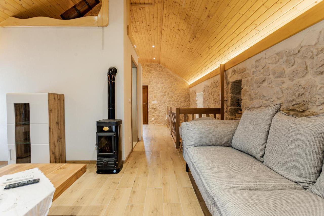 Patakun Holiday Home For 5, With Heated Pool Lecevica Luaran gambar