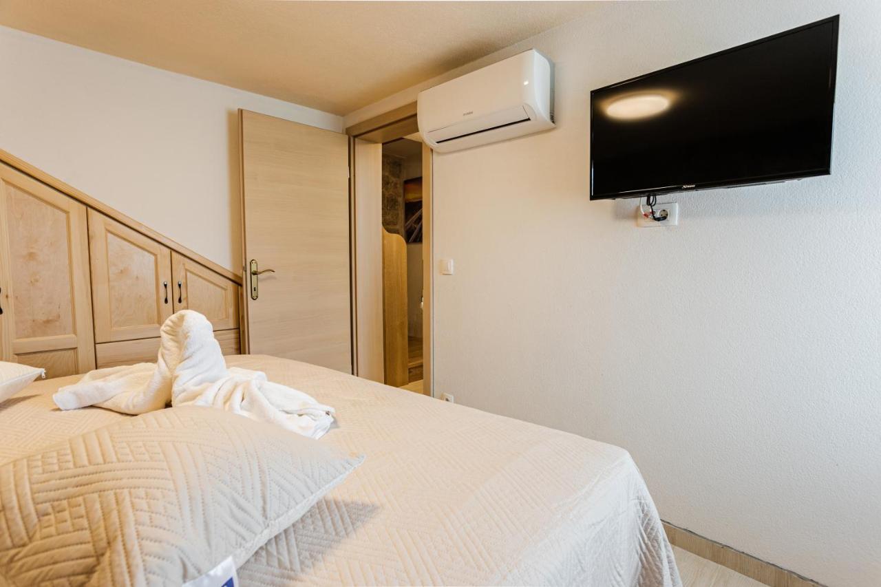 Patakun Holiday Home For 5, With Heated Pool Lecevica Luaran gambar