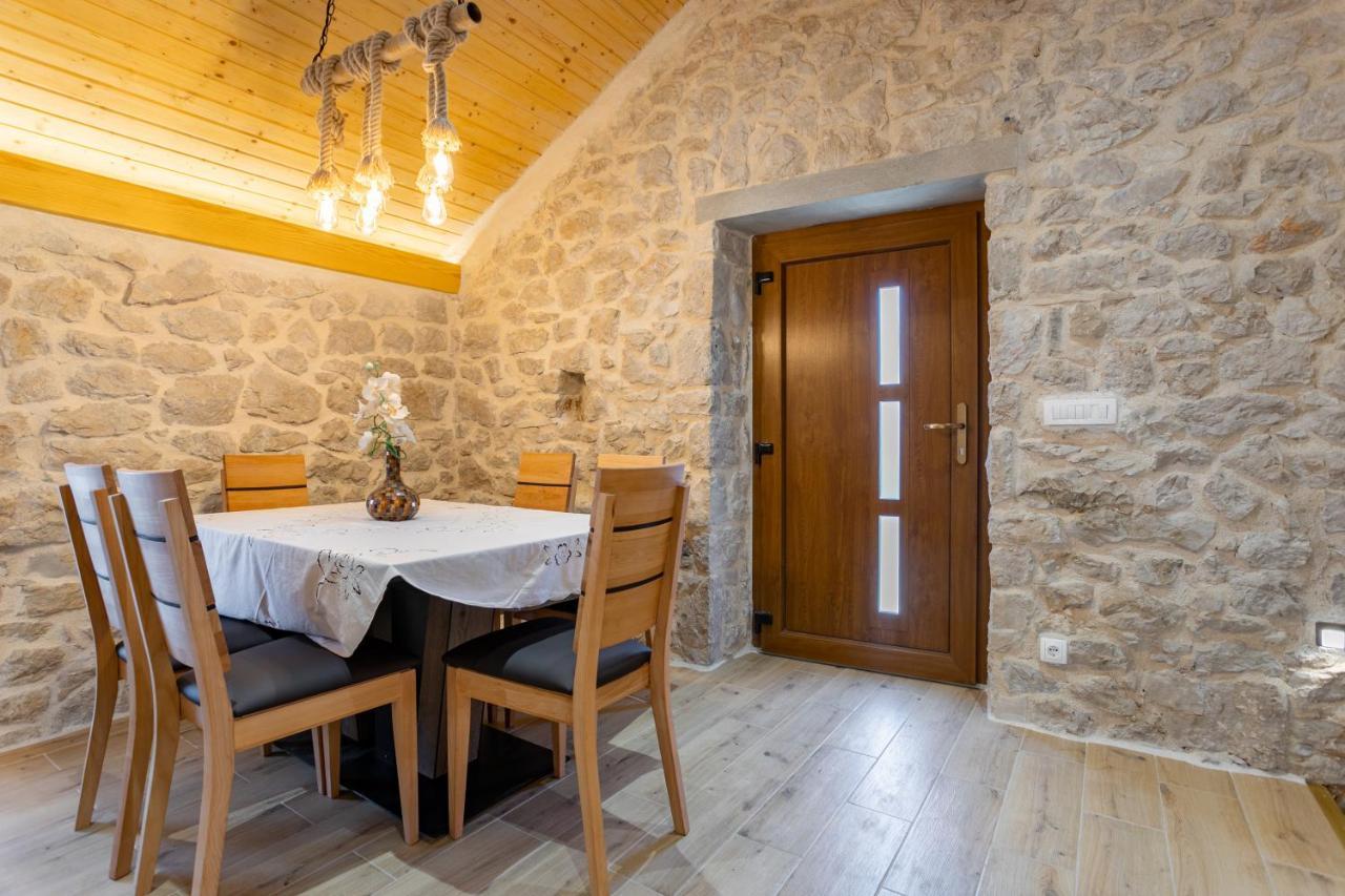 Patakun Holiday Home For 5, With Heated Pool Lecevica Luaran gambar