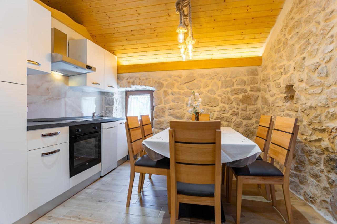 Patakun Holiday Home For 5, With Heated Pool Lecevica Luaran gambar