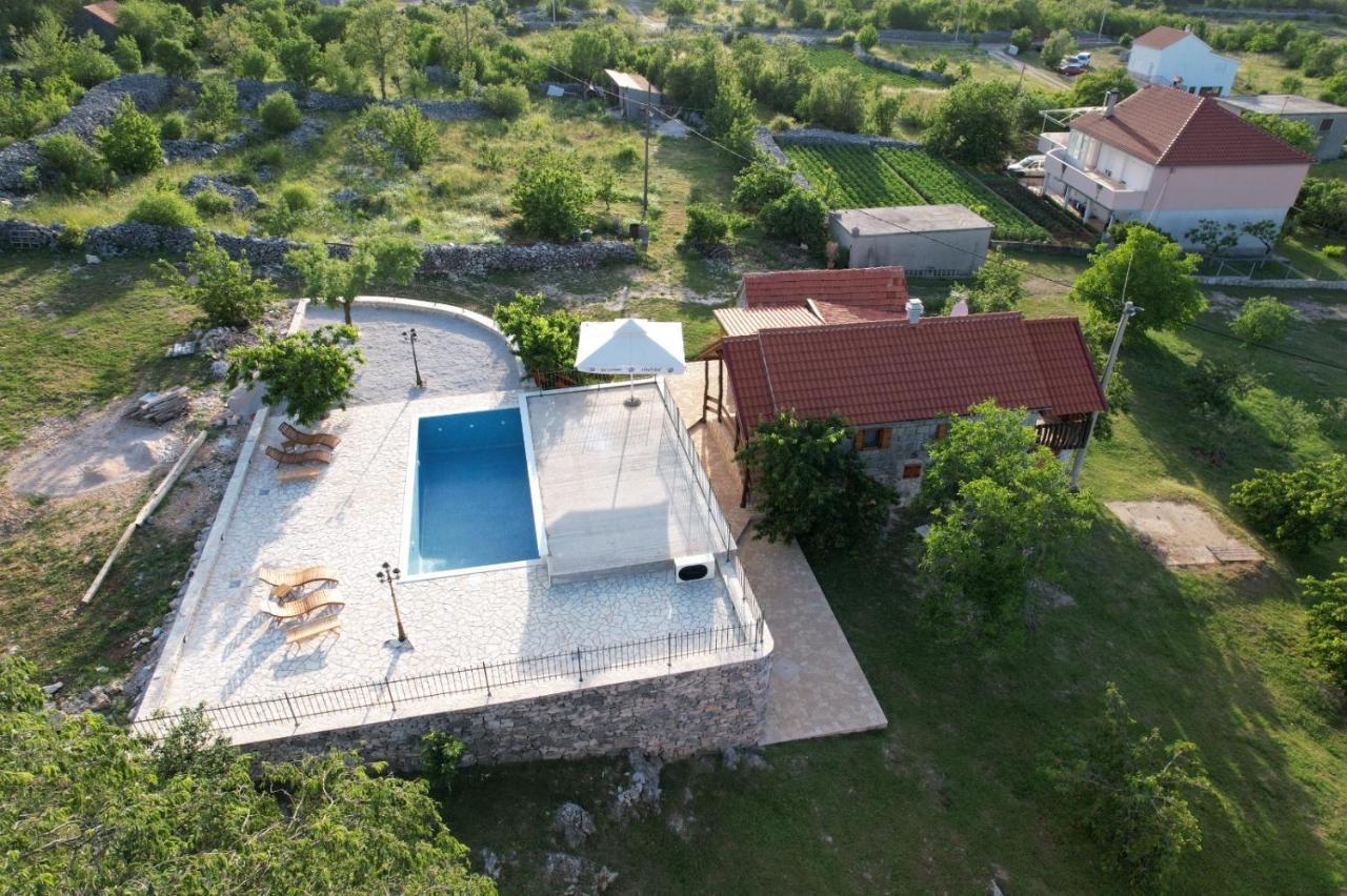 Patakun Holiday Home For 5, With Heated Pool Lecevica Luaran gambar