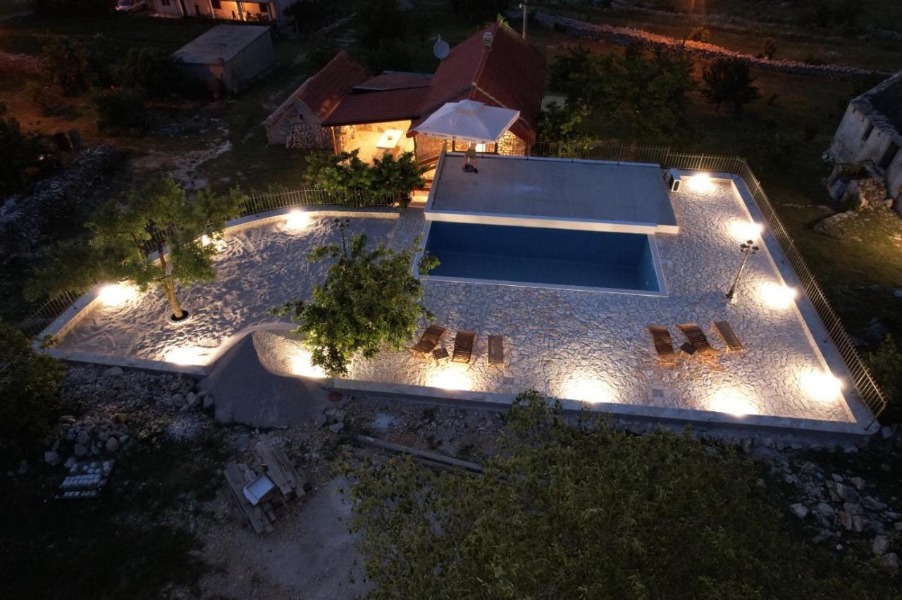 Patakun Holiday Home For 5, With Heated Pool Lecevica Luaran gambar