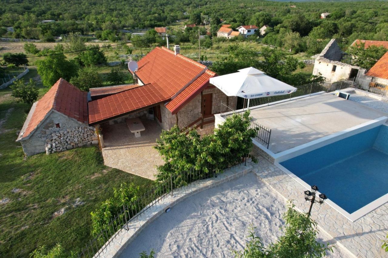Patakun Holiday Home For 5, With Heated Pool Lecevica Luaran gambar