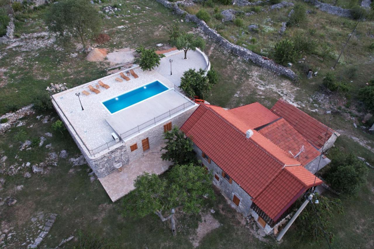 Patakun Holiday Home For 5, With Heated Pool Lecevica Luaran gambar