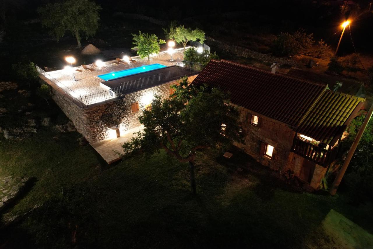 Patakun Holiday Home For 5, With Heated Pool Lecevica Luaran gambar