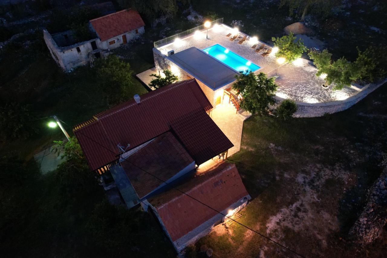 Patakun Holiday Home For 5, With Heated Pool Lecevica Luaran gambar