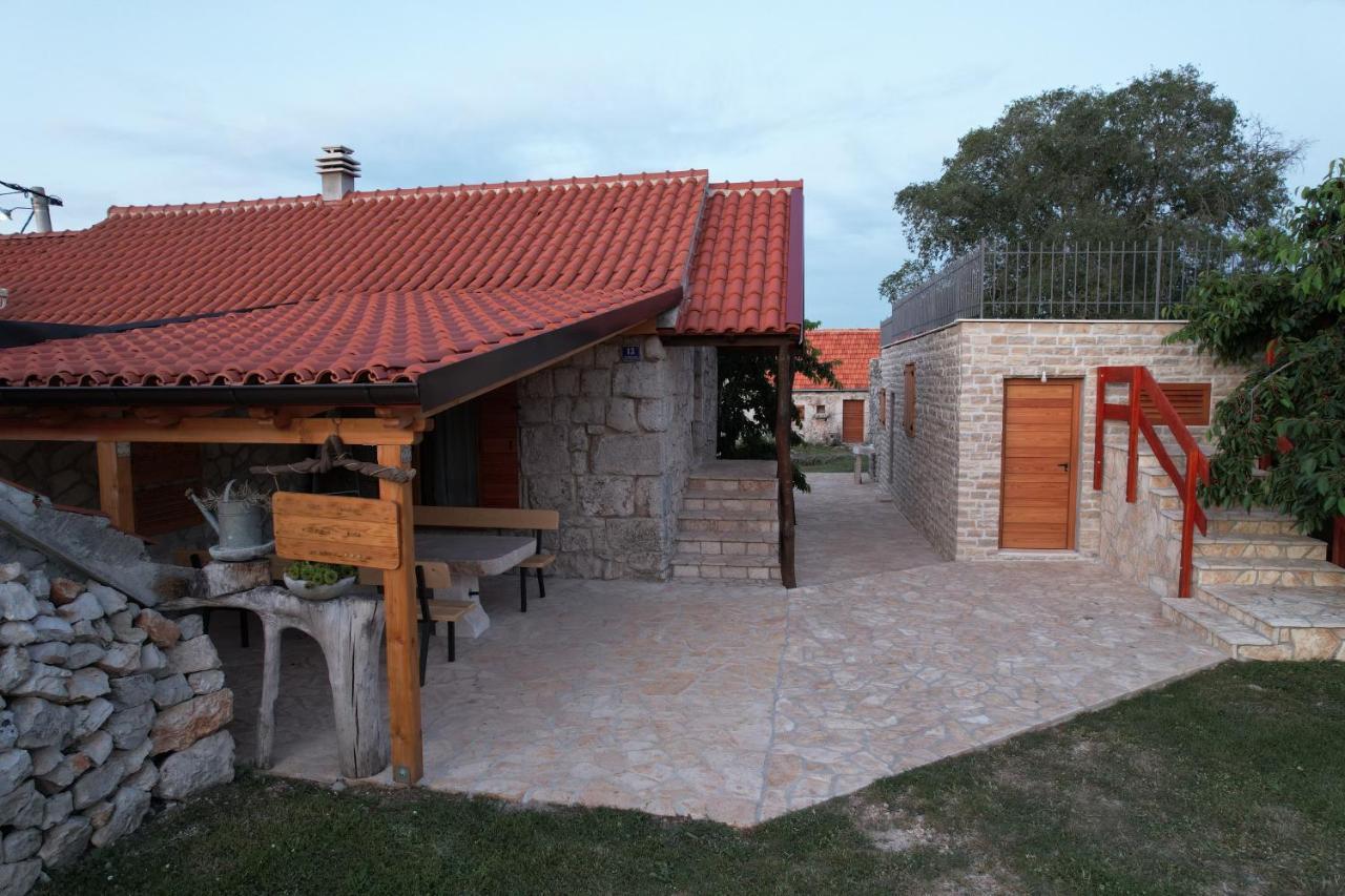Patakun Holiday Home For 5, With Heated Pool Lecevica Luaran gambar