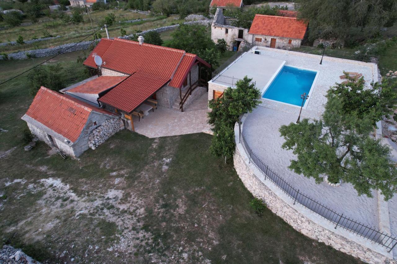 Patakun Holiday Home For 5, With Heated Pool Lecevica Luaran gambar