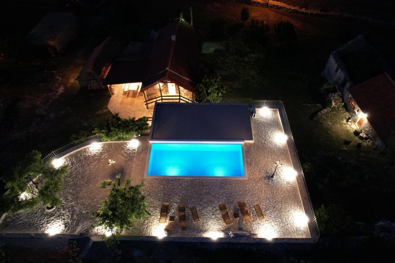 Patakun Holiday Home For 5, With Heated Pool Lecevica Luaran gambar