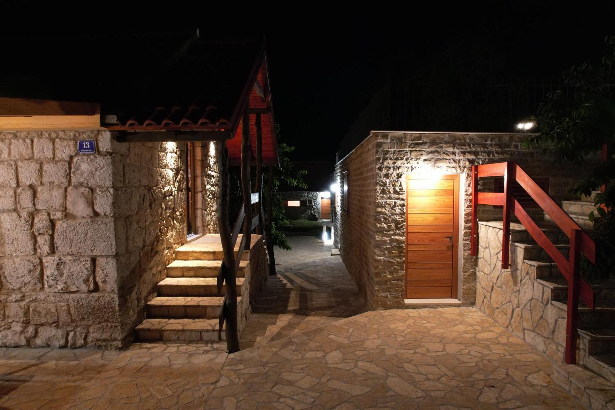 Patakun Holiday Home For 5, With Heated Pool Lecevica Luaran gambar