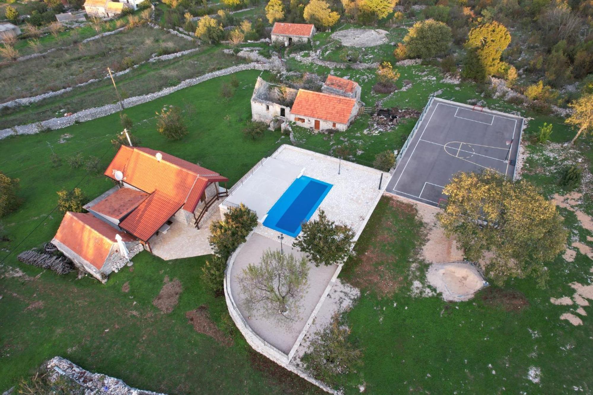 Patakun Holiday Home For 5, With Heated Pool Lecevica Luaran gambar